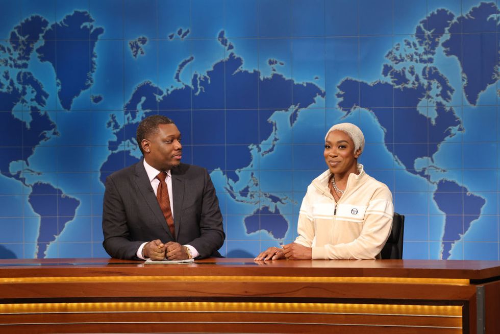 saturday night live bad bunny episode 1846 pictured l r anchor michael che with ego nwodim as jade pinkett smith during weekend update on saturday, october 21, 2023 photo by will heathnbc via getty images