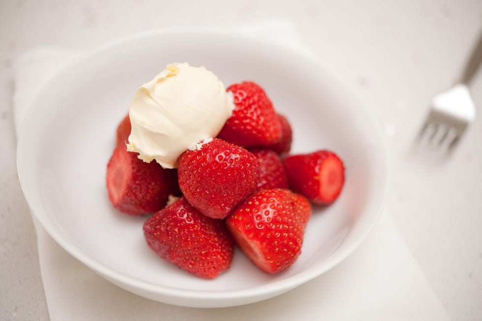 Food, Strawberry, Strawberries, Dish, Cuisine, Cream, Ingredient, Fruit, Frozen yogurt, Whipped cream, 