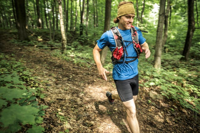 Trail o. Пешеходный туризм по пересеченной местности. Бег в лесу. Терренкур по пересеченной местности. Леса пешие походы.