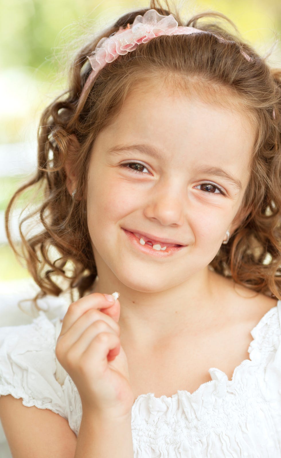 Hair, Face, Child, Skin, Facial expression, Smile, Hairstyle, Hair accessory, Eyebrow, Forehead, 