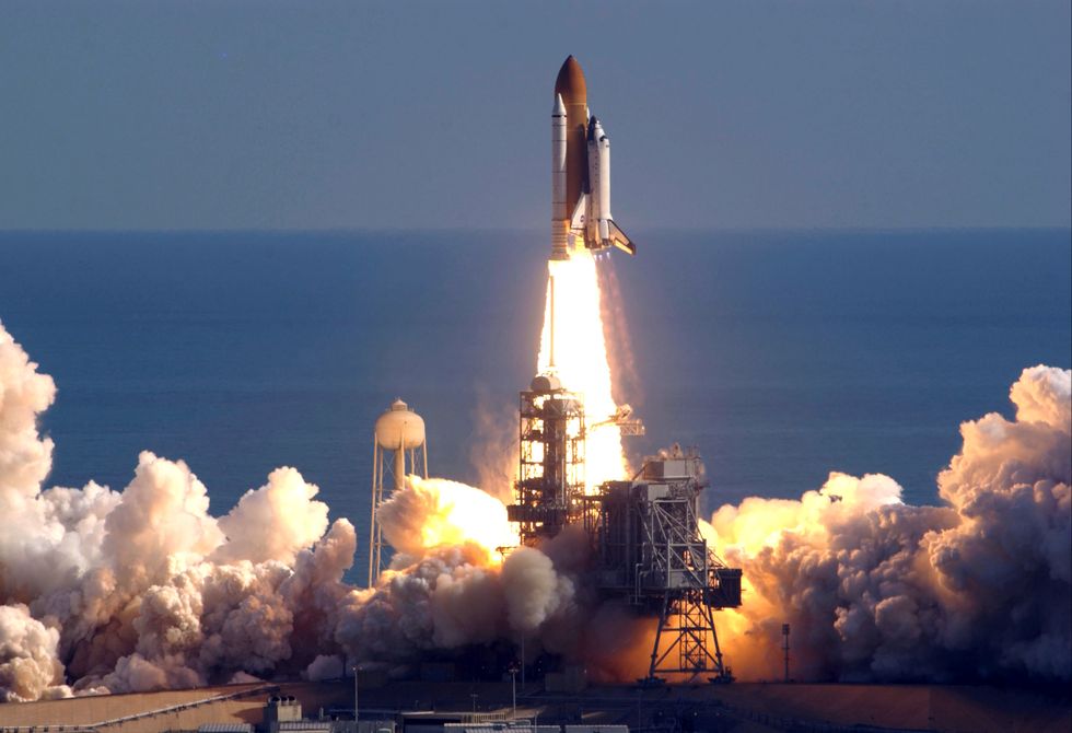 cape canaveral, fl january 16 space shuttle columbia lifts off of launch pad 39 a from the kennedy space center january 16, 2003 in cape canaveral, florida columbia broke up upon re entry to earth february 1, 2003 photo by matt stroshanegetty images