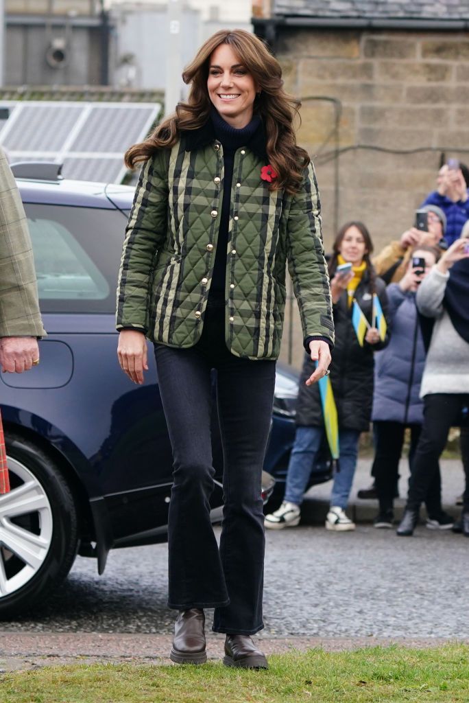 Kate Middleton spotted on car journey with chic travel bag - pictures