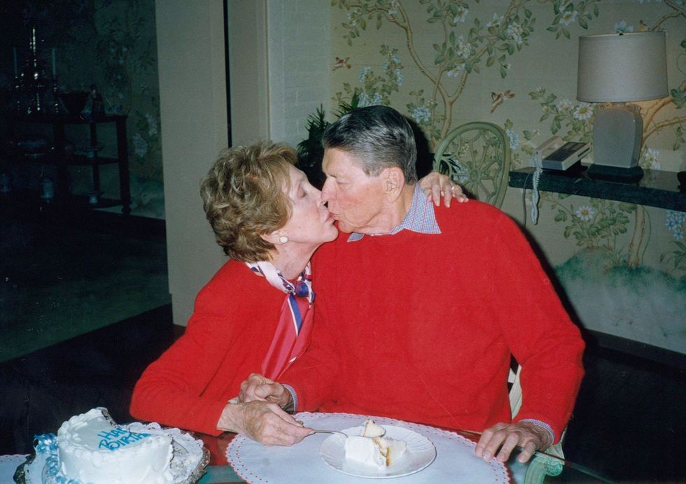 Ronald Reagan gets a kiss from his wife Nancy on his 89th birthday on February 6, 2000, at their home in Bel Air, California