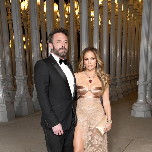 los angeles, california november 04 l r ben affleck, wearing gucci, and jennifer lopez, wearing gucci, attend the 2023 lacma artfilm gala, presented by gucci at los angeles county museum of art on november 04, 2023 in los angeles, california photo by michael kovacgetty images for lacma