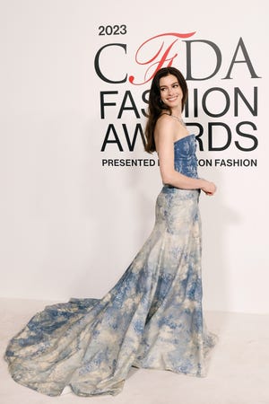 new york, new york november 06 anne hathaway attends the 2023 cfda awards at american museum of natural history on november 06, 2023 in new york city photo by taylor hillfilmmagic