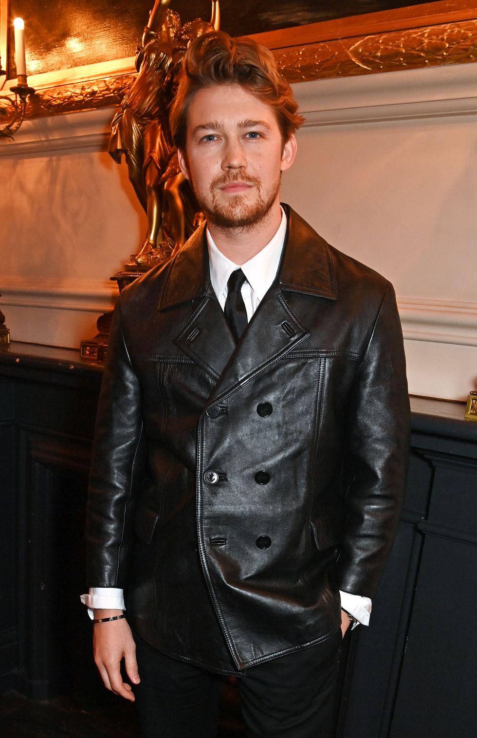 london, england november 15 joe alwyn attends the gq men of the year awards in association with boss at the royal opera house on november 15, 2023 in london, england photo by dave benett getty images