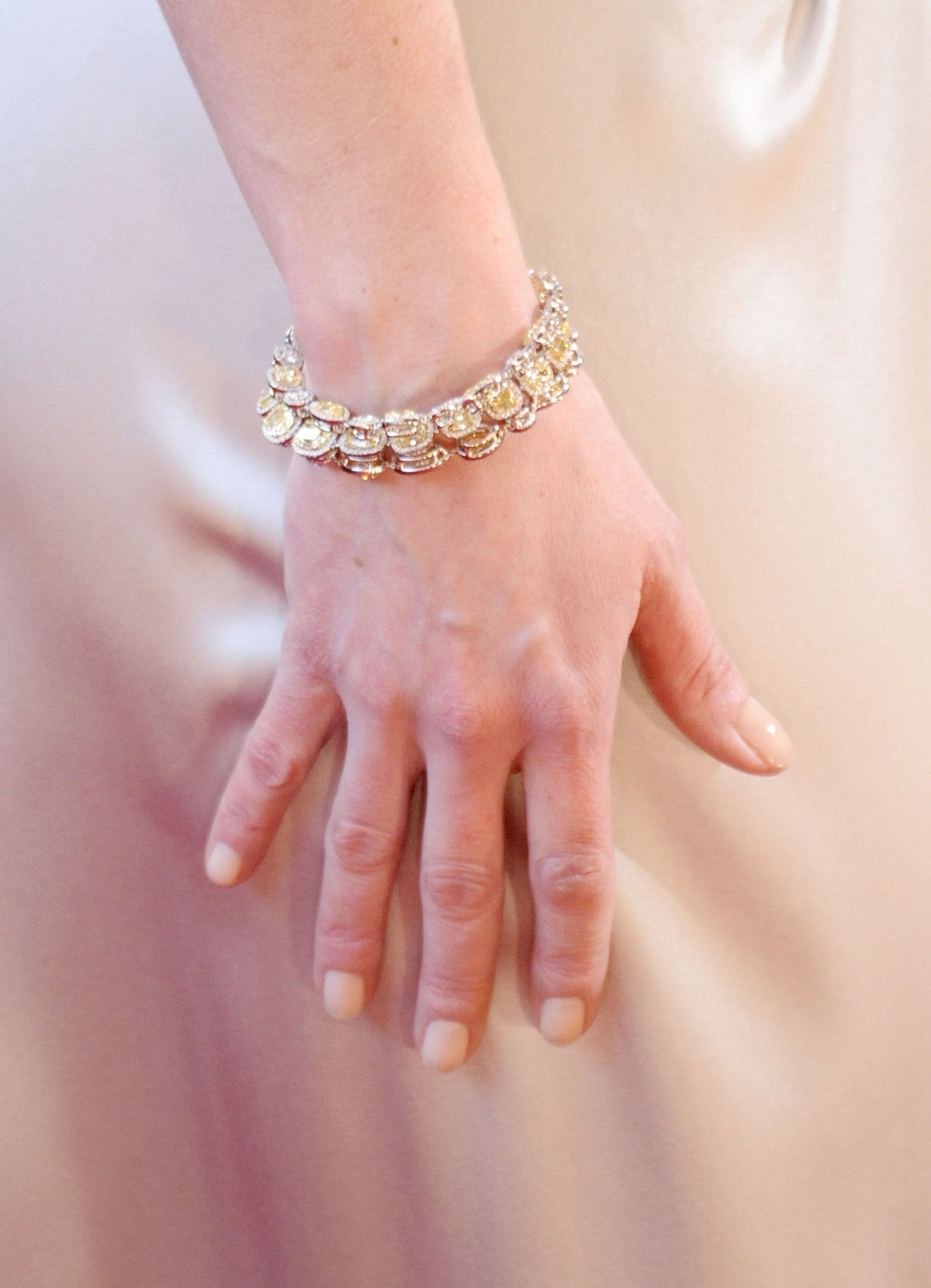 Million dollar baubles: the most expensive jewellery at the 2015 Oscars -  Vogue Australia