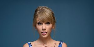 toronto, on september 09 actress taylor swift of one chance poses at the guess portrait studio during 2013 toronto international film festival on september 9, 2013 in toronto, canada photo by larry busaccagetty images