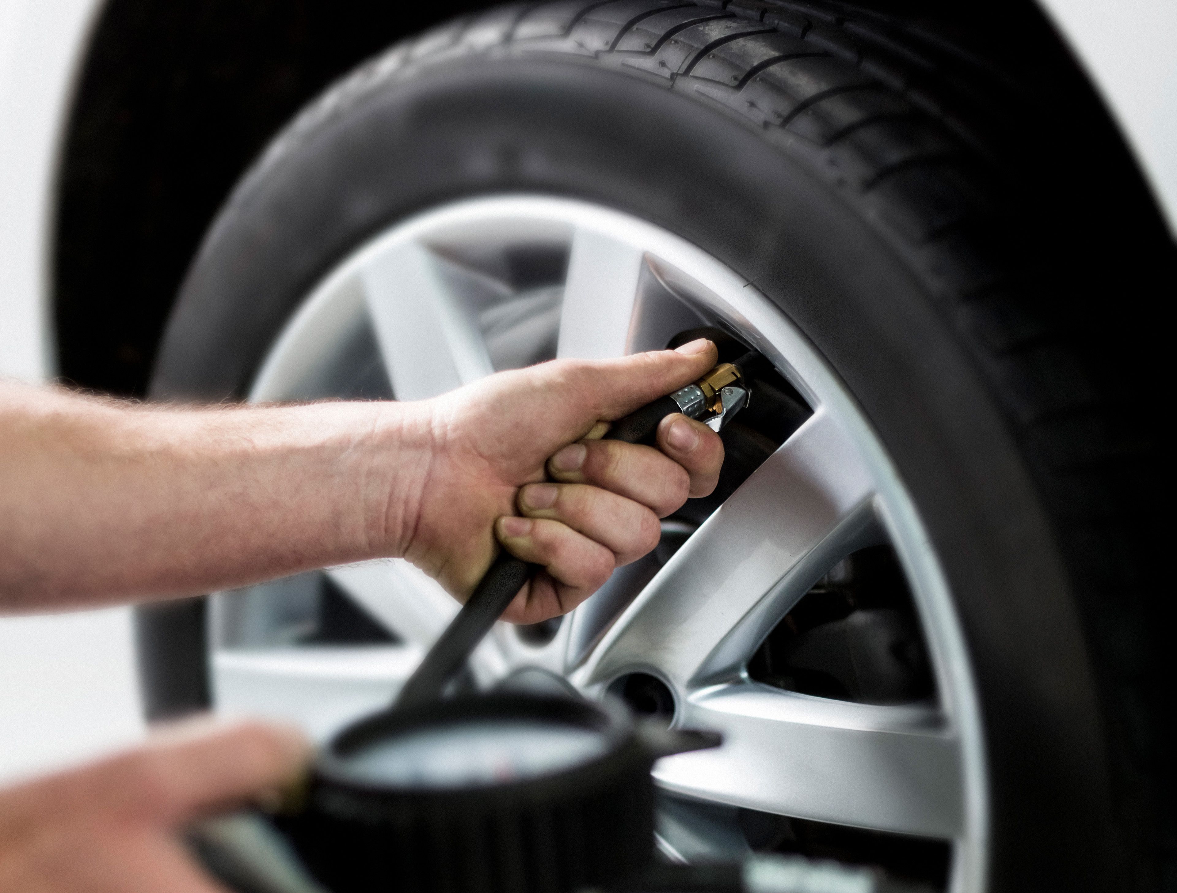 Machine to put shop air in tires