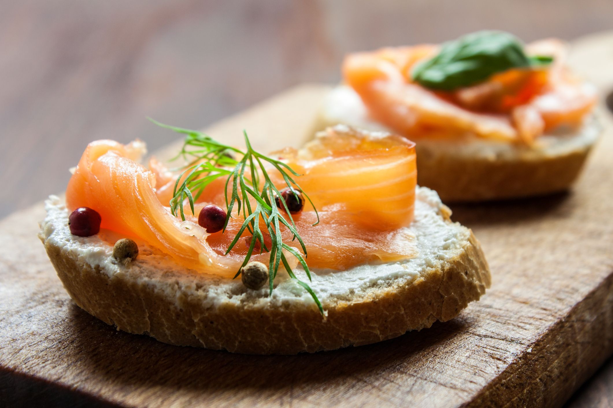 tostada de salmón ahumado