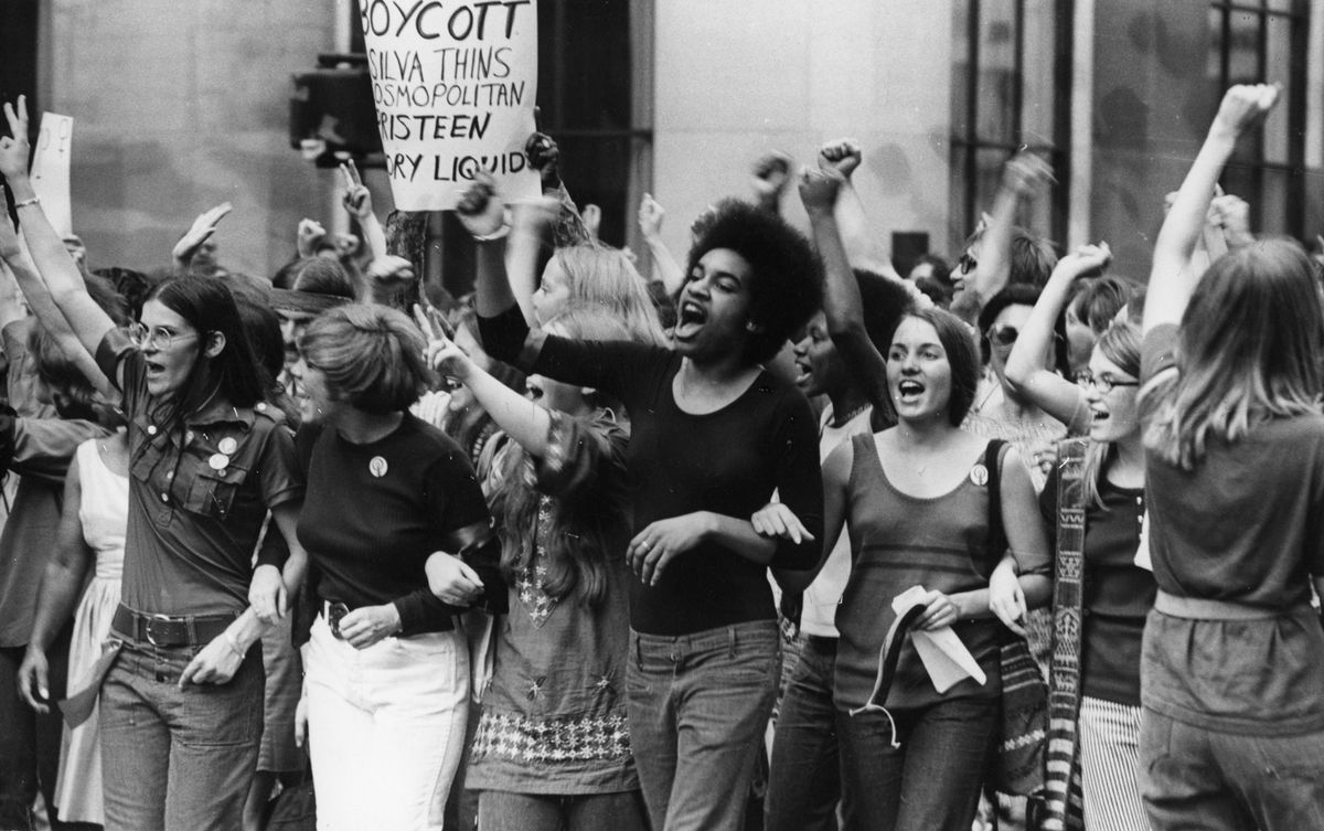 Sinds de jaren 1980 wordt in de Verenigde Staten de Womens History Month gehouden Deze viering is geboren uit de feministische roep om gelijke toegang tot werk en onderwijs een van de belangrijkste eisen van de Strike for Equality de vrouwenstaking voor gelijkheid Deze mars deed de straten van New York op 26 augustus 1970 volstromen