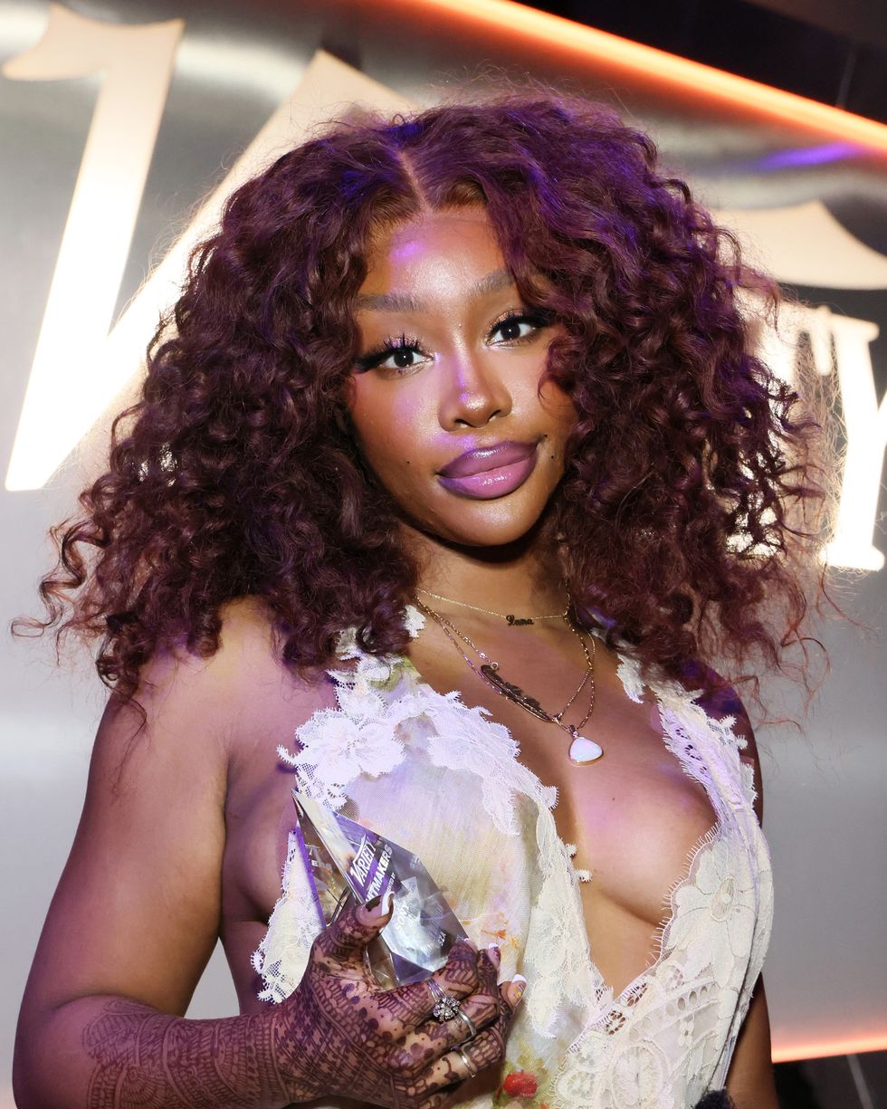 hollywood, california december 02 sza, winner of the hitmaker of the year award, poses during varietys hitmakers presented by sony audio on december 02, 2023 in hollywood, california photo by rodin eckenrothvariety via getty images