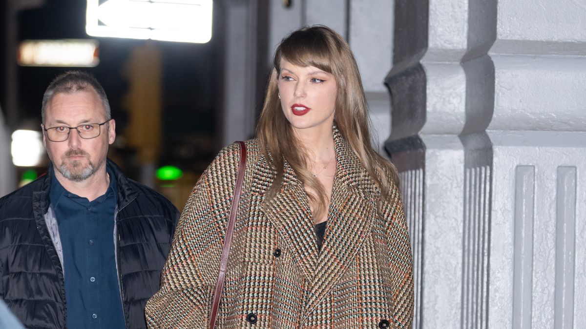 Taylor Swift Brought Back Her 'Reputation' Curls at Travis Kelce's Latest  Game