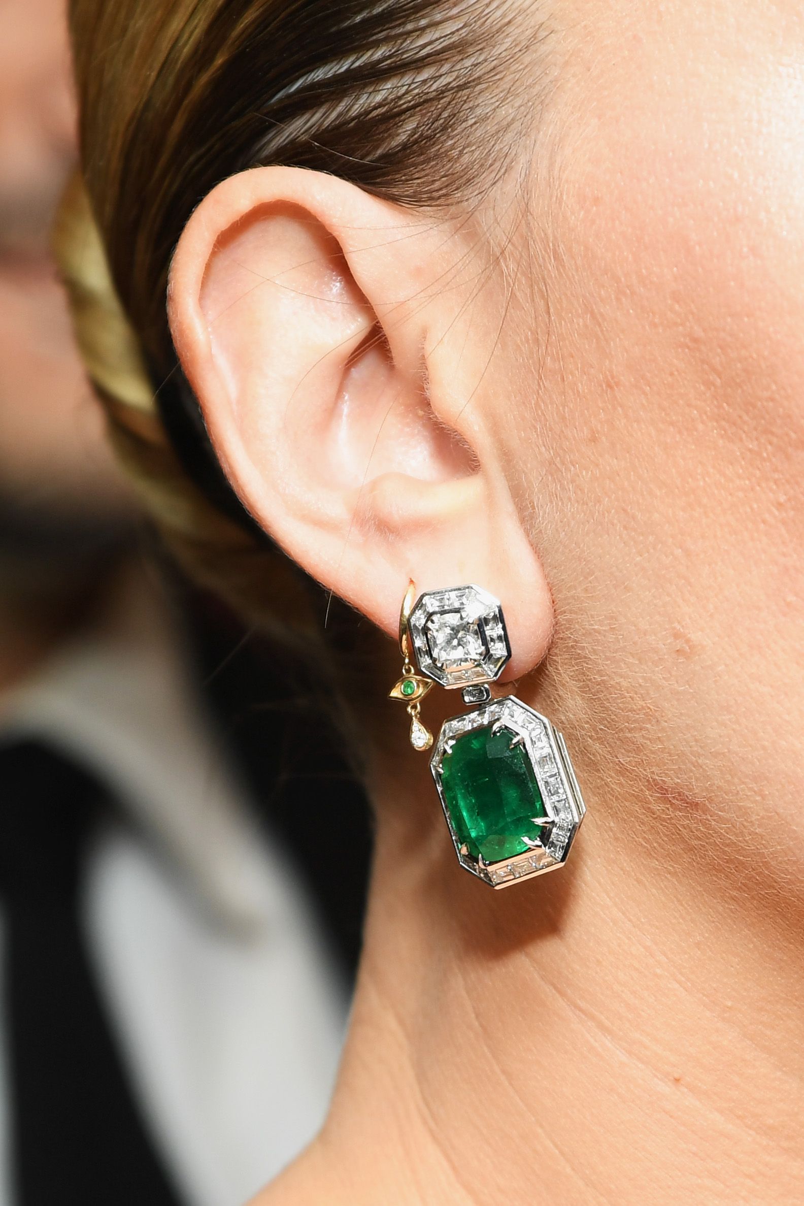 Scarlett Johansson Accents Her Elegant Holiday Look with Gorgeous Emerald  Earrings at David Yurman Event