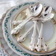 Dishware, Serveware, White, Kitchen utensil, Linens, Porcelain, Cutlery, Home accessories, Household silver, Plate, 