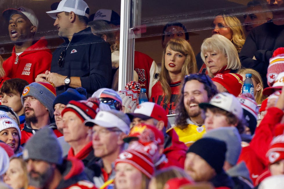 taylor swift at the buffalo bills v kansas city chiefs game