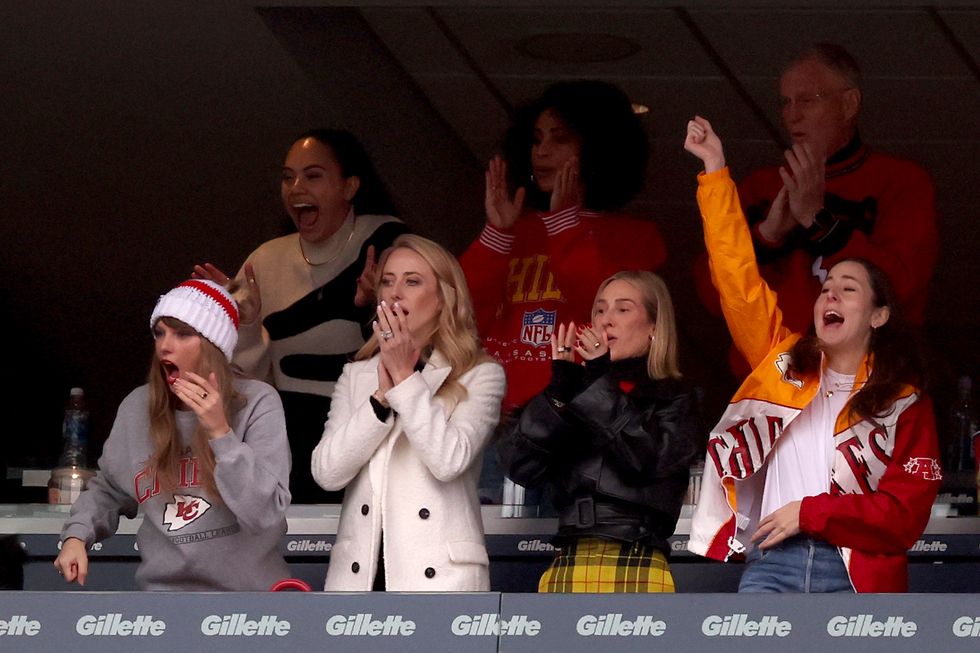 foxborough, massachusetts december 17 taylor swift, brittany mahomes, ashley avignone, alana haim, and scott kingsley swift cheer during the second quarter of a game between the kansas city chiefs and the new england patriots at gillette stadium on december 17, 2023 in foxborough, massachusetts photo by maddie meyergetty images