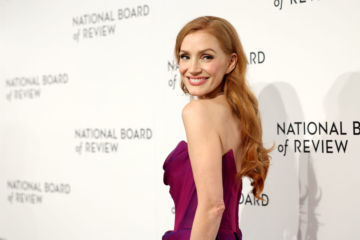 Jessica Chastain looks incredible in royal purple gown