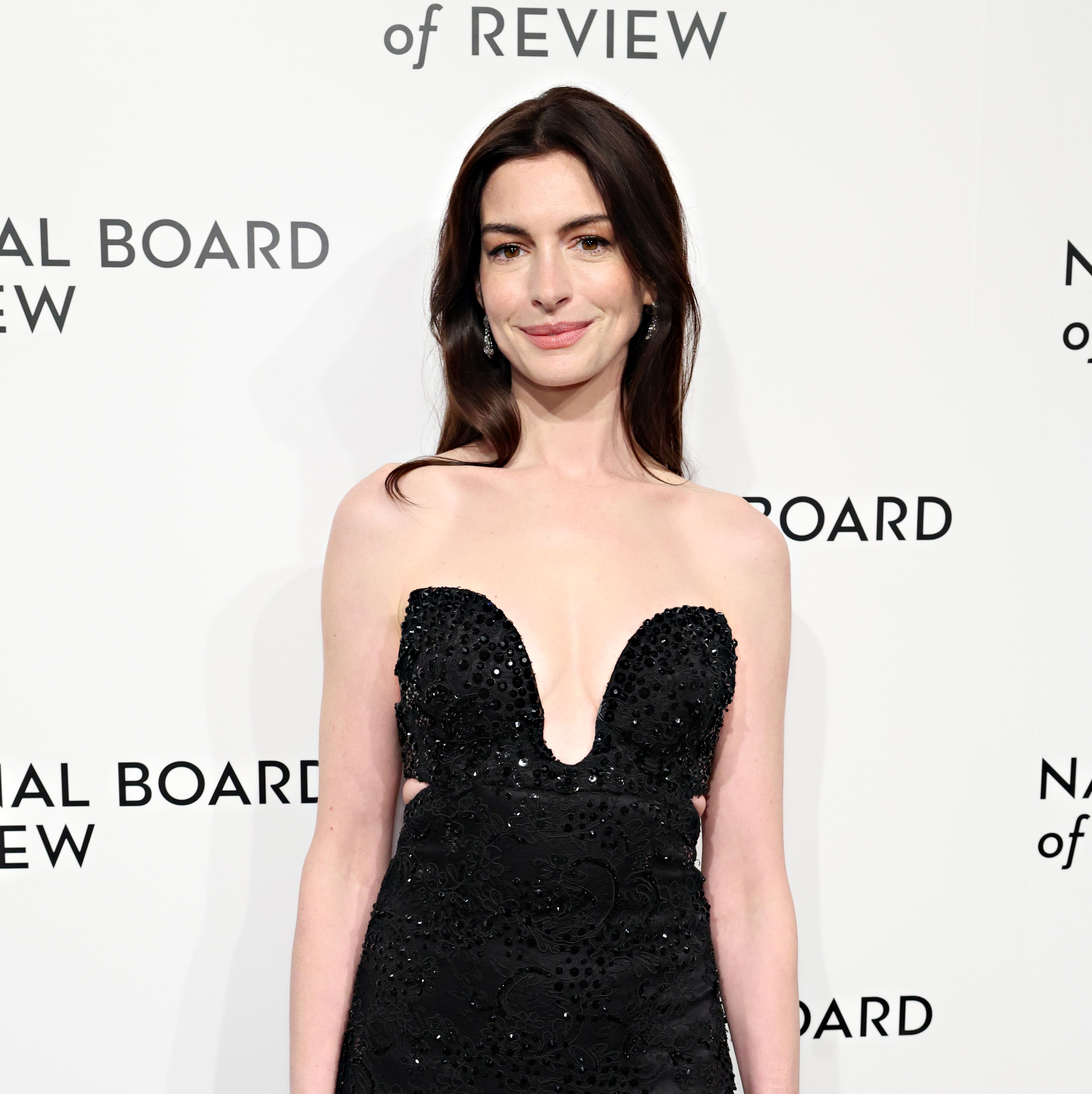 Anne Hathaway Debuts a New Micro-Length Fringe Haircut