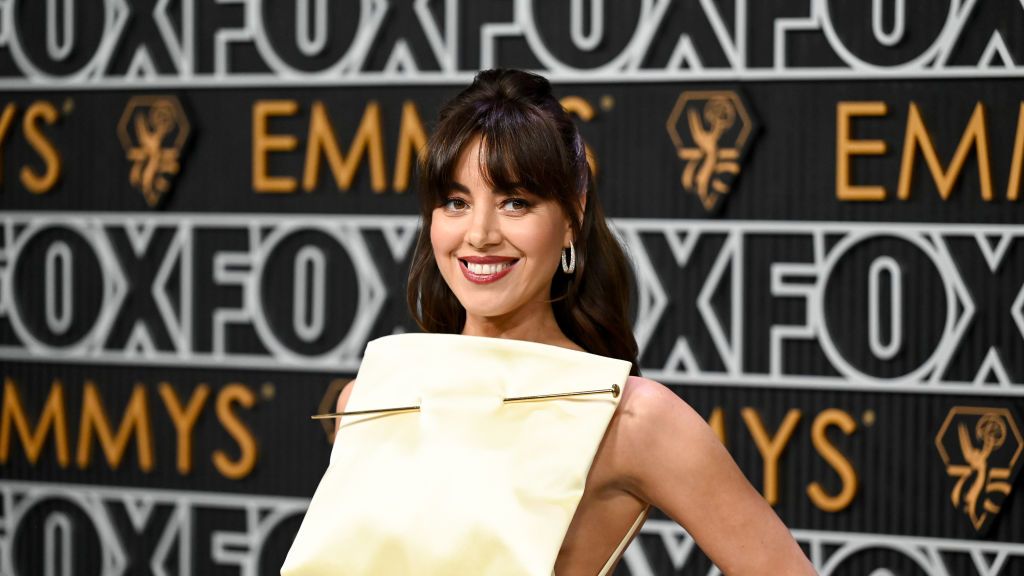 Aubrey Plaza Wears a Silky Yellow Gown to the Delayed 75th Emmys