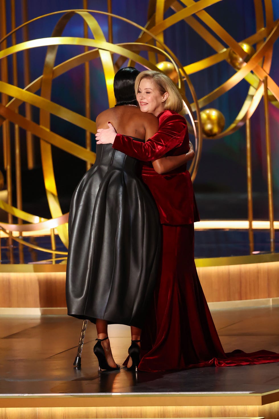 los angeles, california january 15 l r ayo edebiri accepts the outstanding supporting actress in a comedy series award for 'the bear' from christina applegate onstage during the 75th primetime emmy awards at peacock theater on january 15, 2024 in los angeles, california photo by monica schipperwireimage