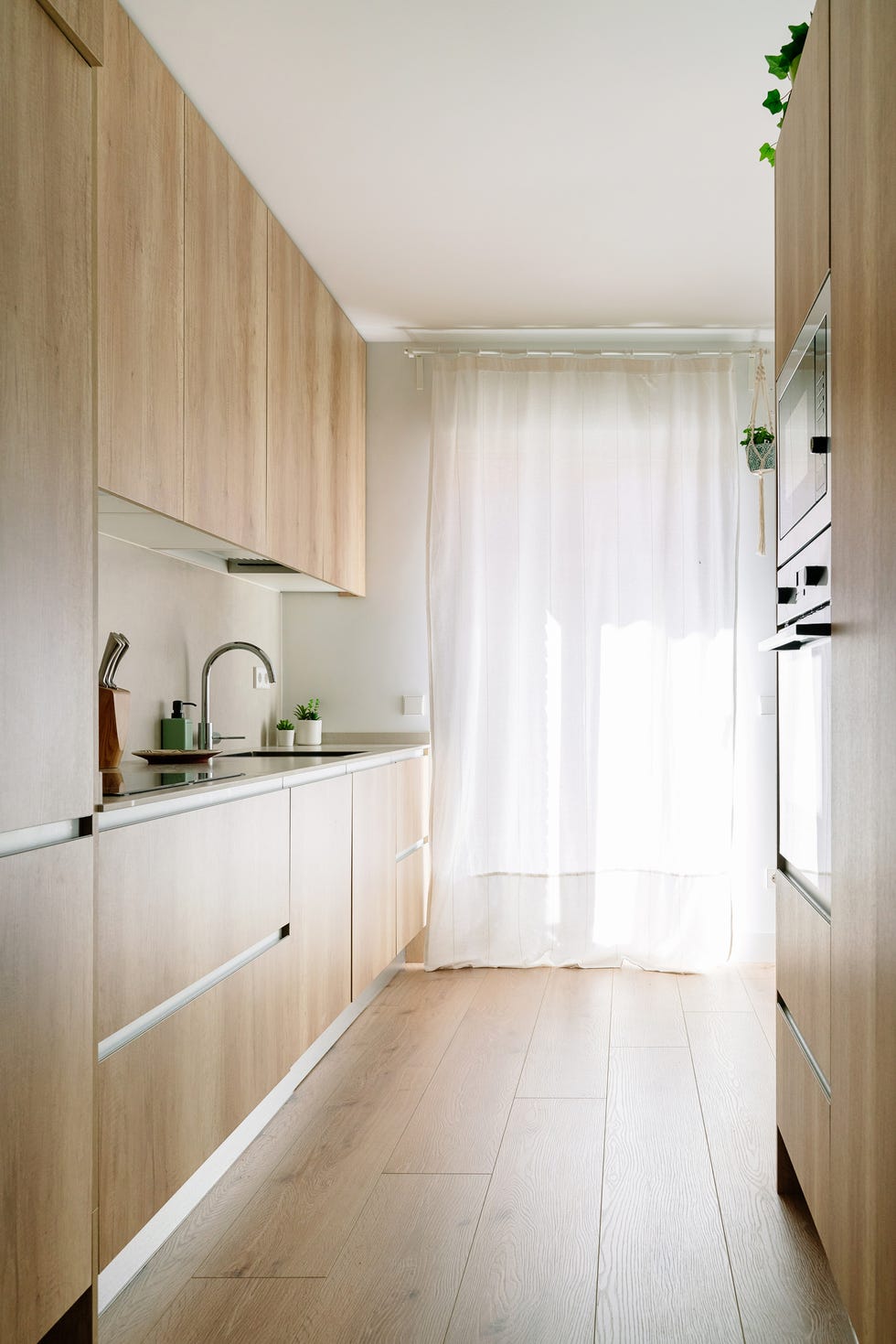 cortinas blancas en la cocina