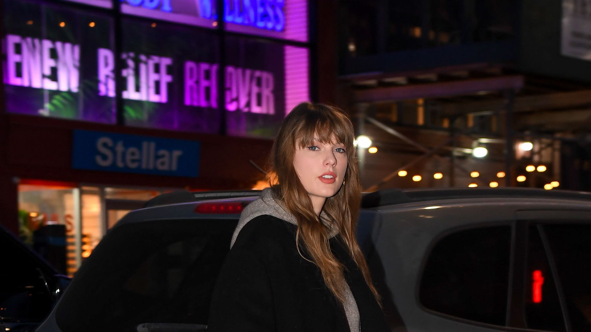 Taylor Swift: Singer Steps Out In Black Bra In New York City