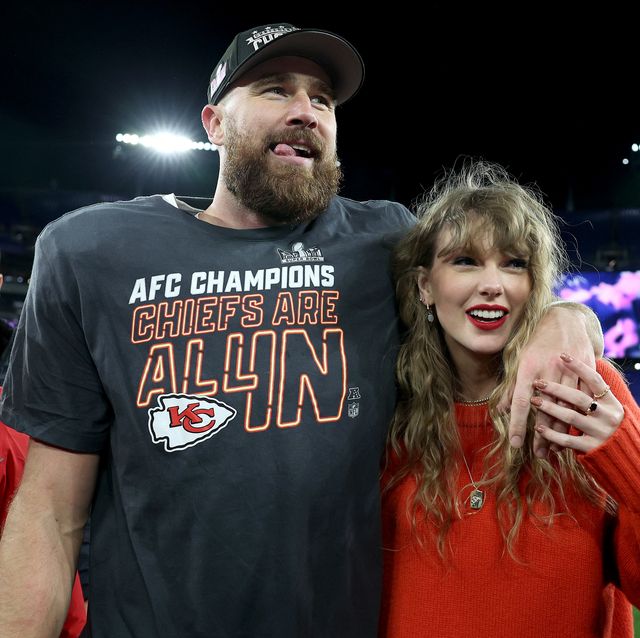 taylor swift and travis kelce hugging on a football field