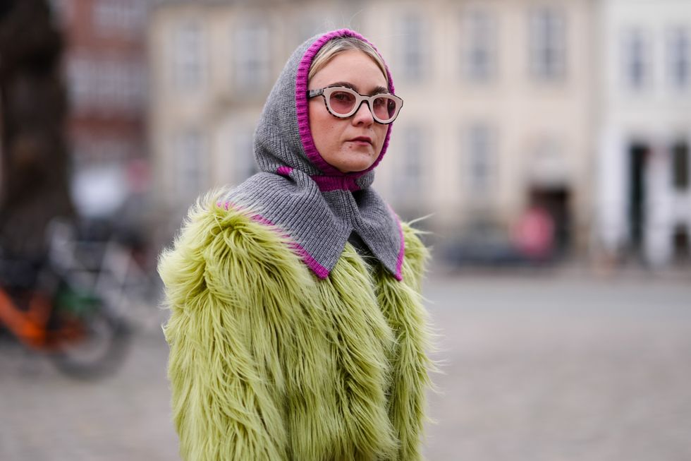 圍巾打法推薦！從2024秋冬哥本哈根時裝週街拍圖鑑 學北歐女生漂亮過冬的穿搭哲學