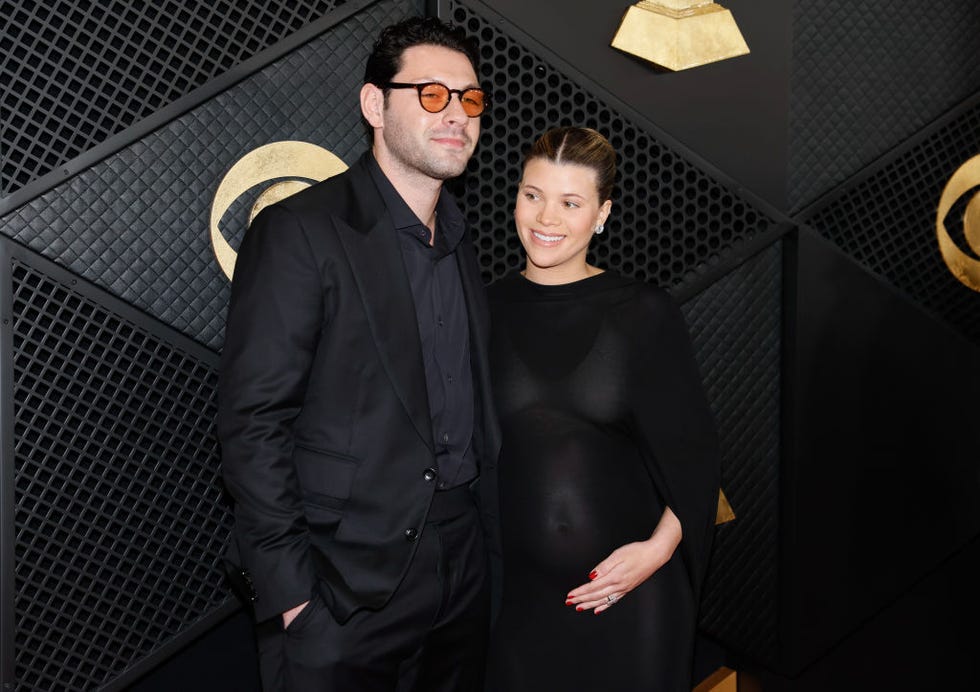 los angeles, ca february 04 elliot grainge and sofia richie grainge arrives on the red carpet at the cryptocom arena in los angeles, ca, sunday, feb 4, 2024 allen j schaben los angeles times via getty images