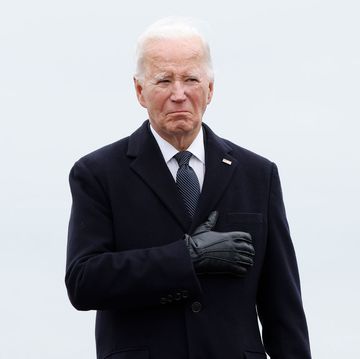 dover, delaware february 02 us president joe biden places his hand over his heart during the dignified transfer for fallen service members us army sgt william rivers, sgt breonna moffett and sgt kennedy sanders at dover air force base on february 02, 2024 in dover, delaware us army sgt william rivers, sgt breonna moffett and sgt kennedy sanders were killed in addition to 40 others troops were injured during a drone strike in jordan photo by kevin dietschgetty images