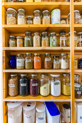 things pro organizers never do in the pantry