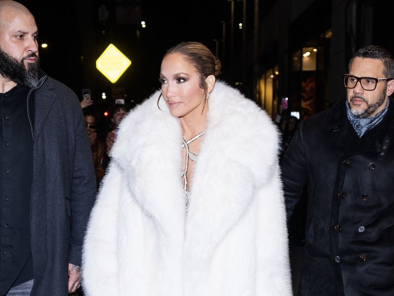 Jennifer Lopez Wore a Floral Gown With a Leg Slit That Went Up to Her  Midriff on 'SNL