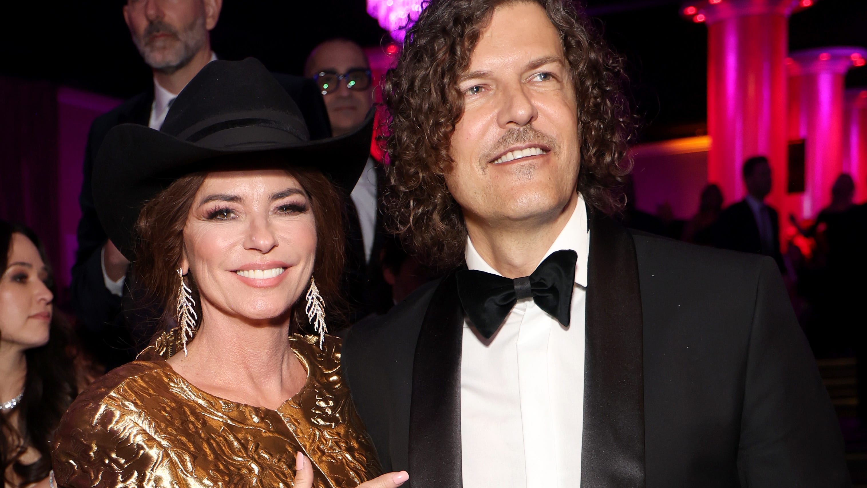 Shania Twain Shares Her Secrets To Achieving Dewy Skin | Waking Up With | ELLE