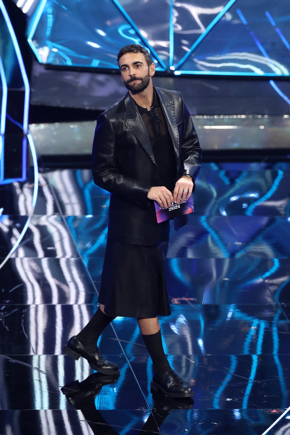 La gonna di pelle di Marco Mengoni a Sanremo 2024