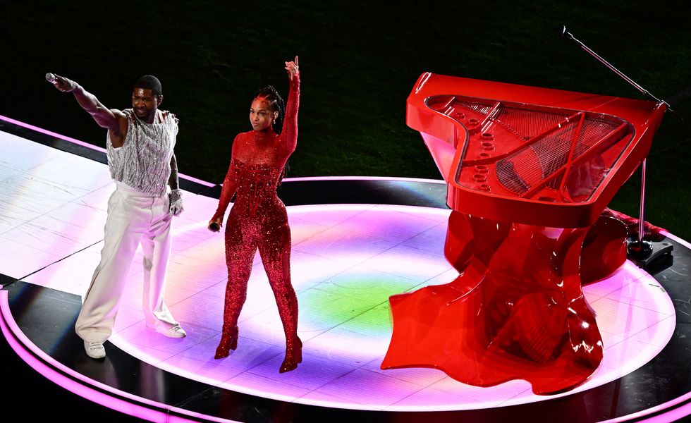us singer songwriters usher and alicia keys perform during apple music halftime show of super bowl lviii between the kansas city chiefs and the san francisco 49ers at allegiant stadium in las vegas, nevada, february 11, 2024 photo by patrick t fallon  afp