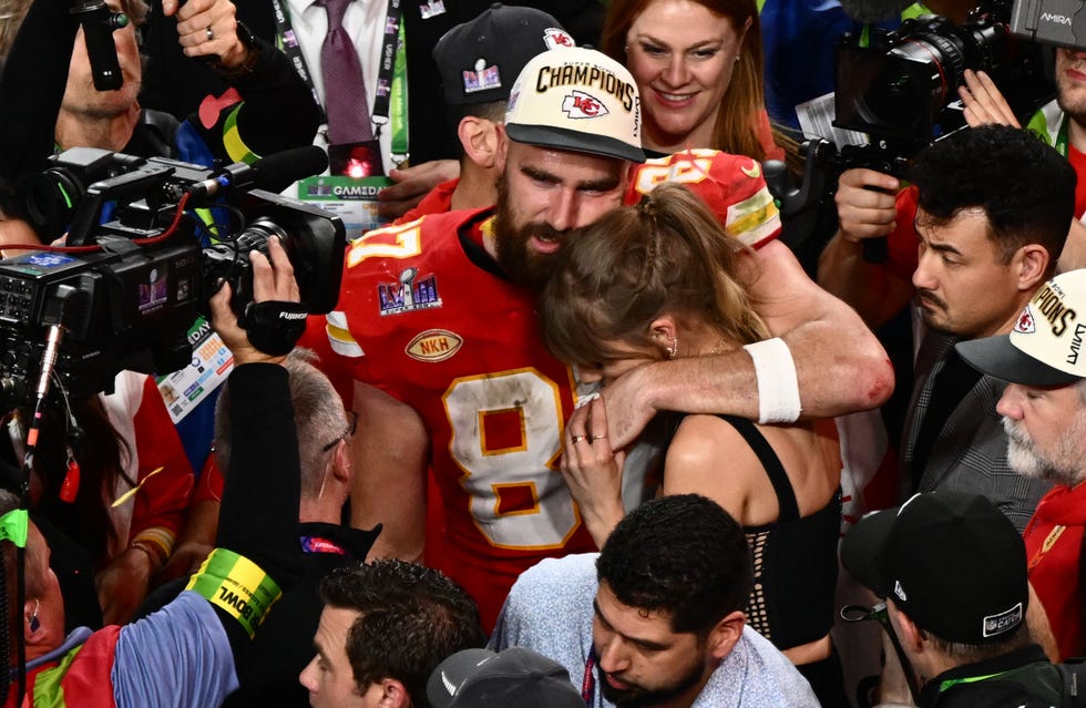 travis kelce and taylor swift at the 2024 super bowl