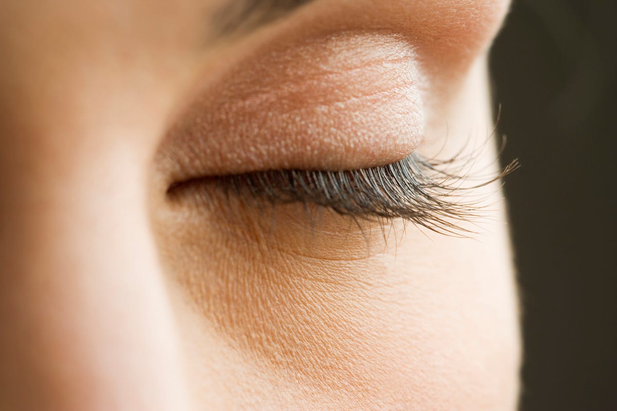 Expert Tips for Perfect Eyelashes: Technique, Serums, and More | Women’s Health Magazine