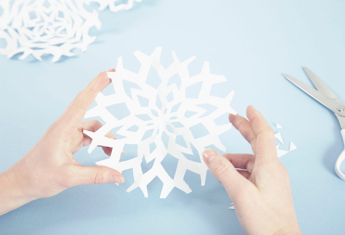 how to make paper snowflakes