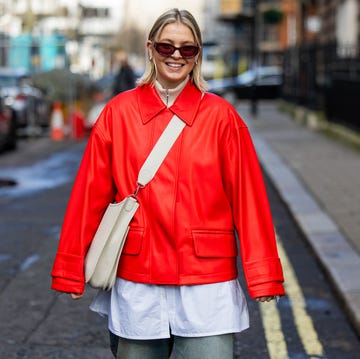 el bolso bandolera cruzado vuelve a estar de moda esta primavera 2024