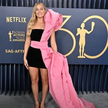 los angeles, california february 24 margot robbie attends the 30th annual screen actors guild awards at shrine auditorium and expo hall on february 24, 2024 in los angeles, california photo by axellebauer griffinfilmmagic