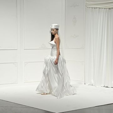 Tamara Falcó arrasa con el vestido blanco más bonito, que favorece en todas  las tallas