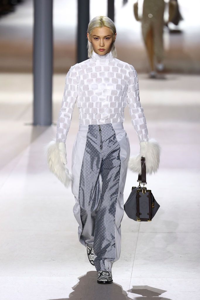 5,968 Spring Summer 2004 Paris Fashion Collections Stock