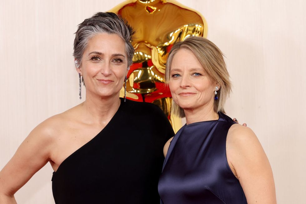 hollywood, california march 10 l r alexandra hedison and jodie foster attend the 96th annual academy awards on march 10, 2024 in hollywood, california photo by mike coppolagetty images