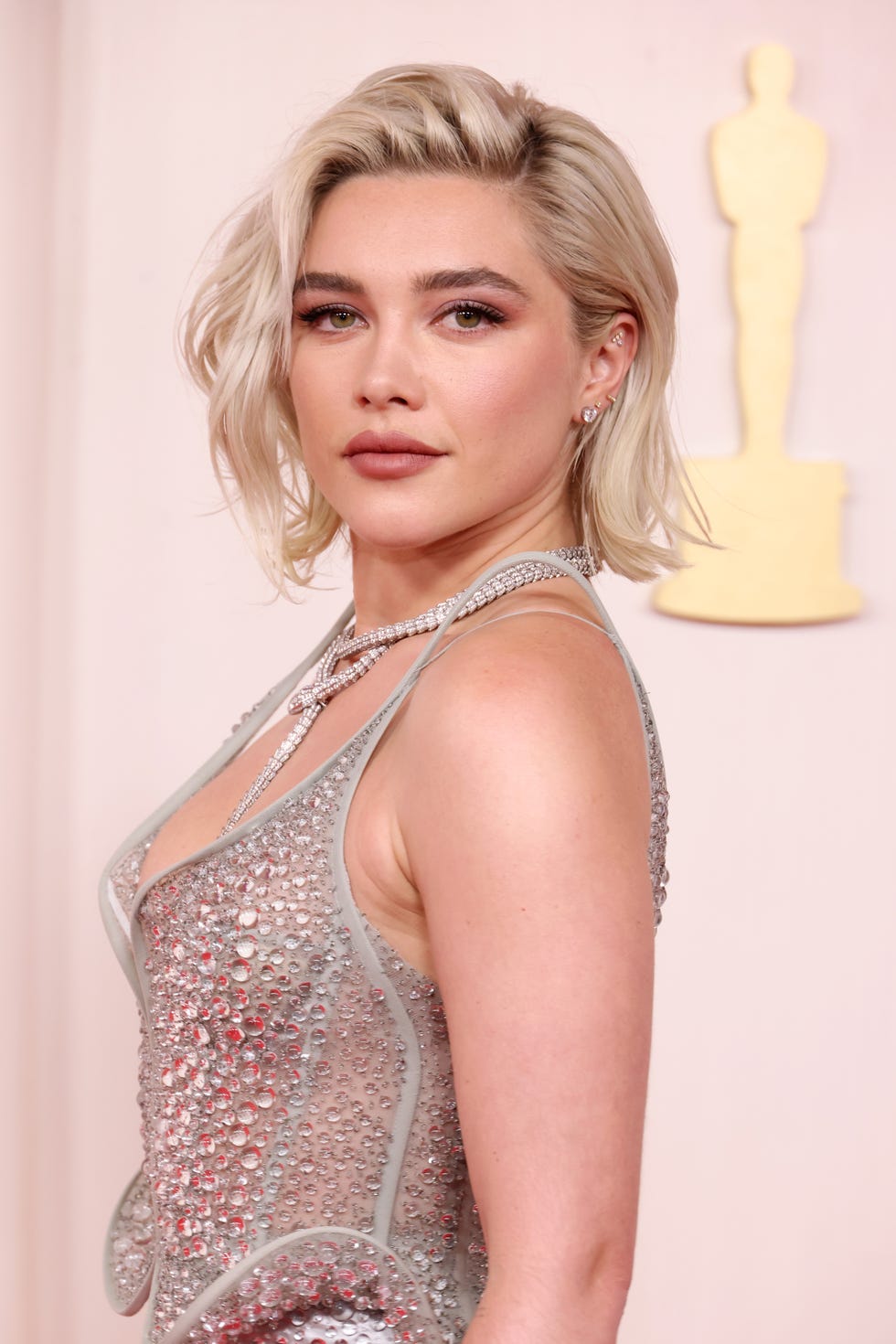 hollywood, california march 10 florence pugh attends the 96th annual academy awards on march 10, 2024 in hollywood, california photo by john shearerwireimage