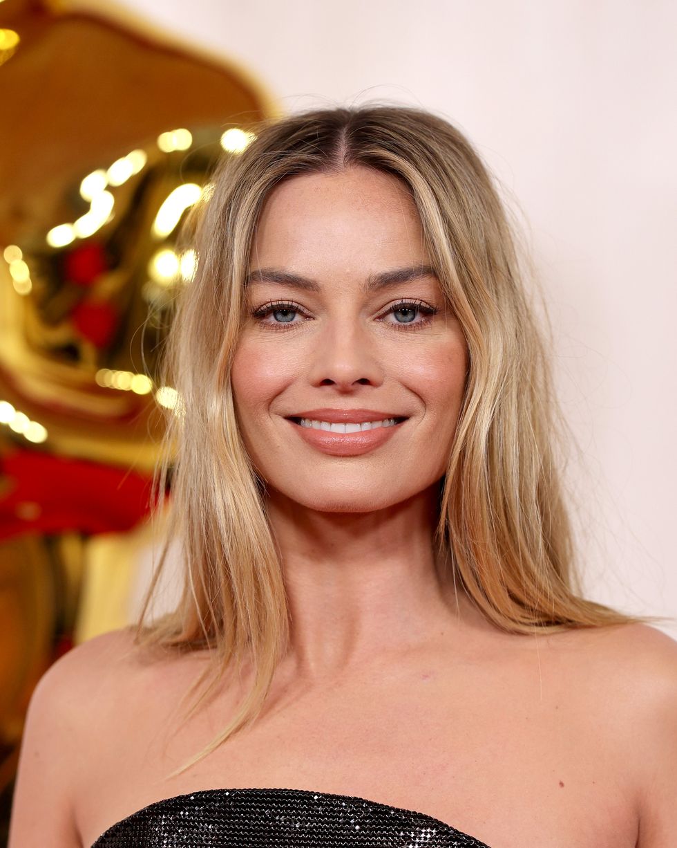 hollywood, california march 10 margot robbie attends the 96th annual academy awards on march 10, 2024 in hollywood, california photo by mike coppolagetty images