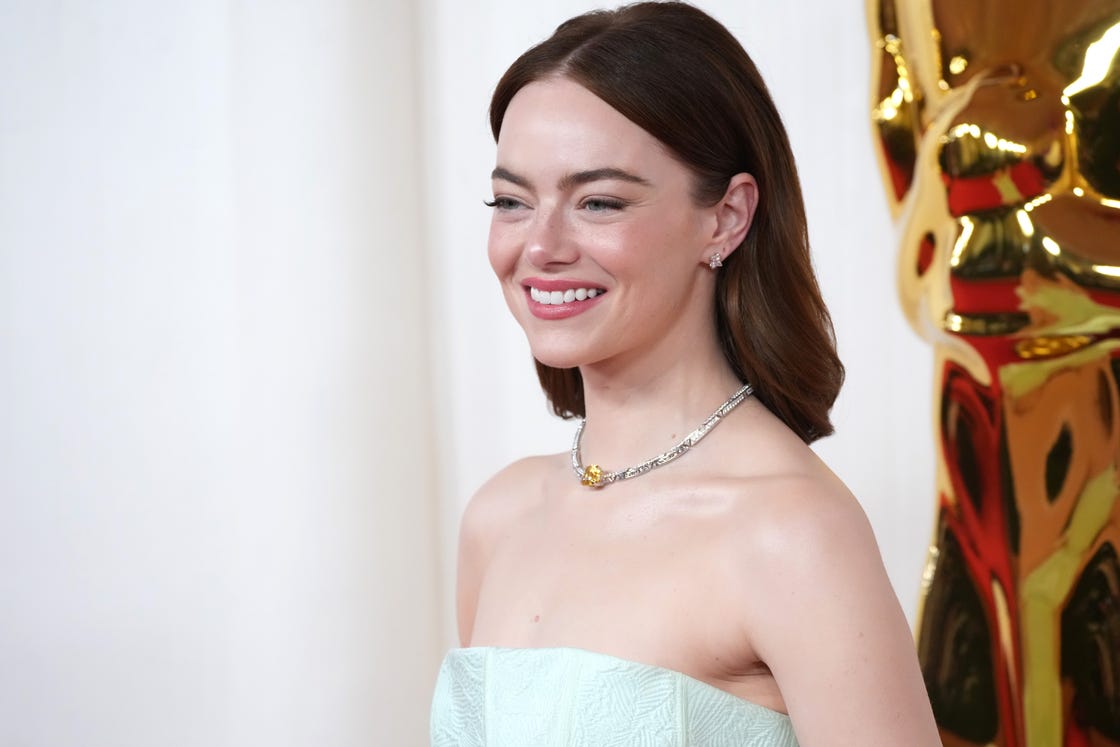 hollywood, california march 10 emma stone attends the 96th annual academy awards at dolby theatre on march 10, 2024 in hollywood, california photo by jeff kravitzfilmmagic