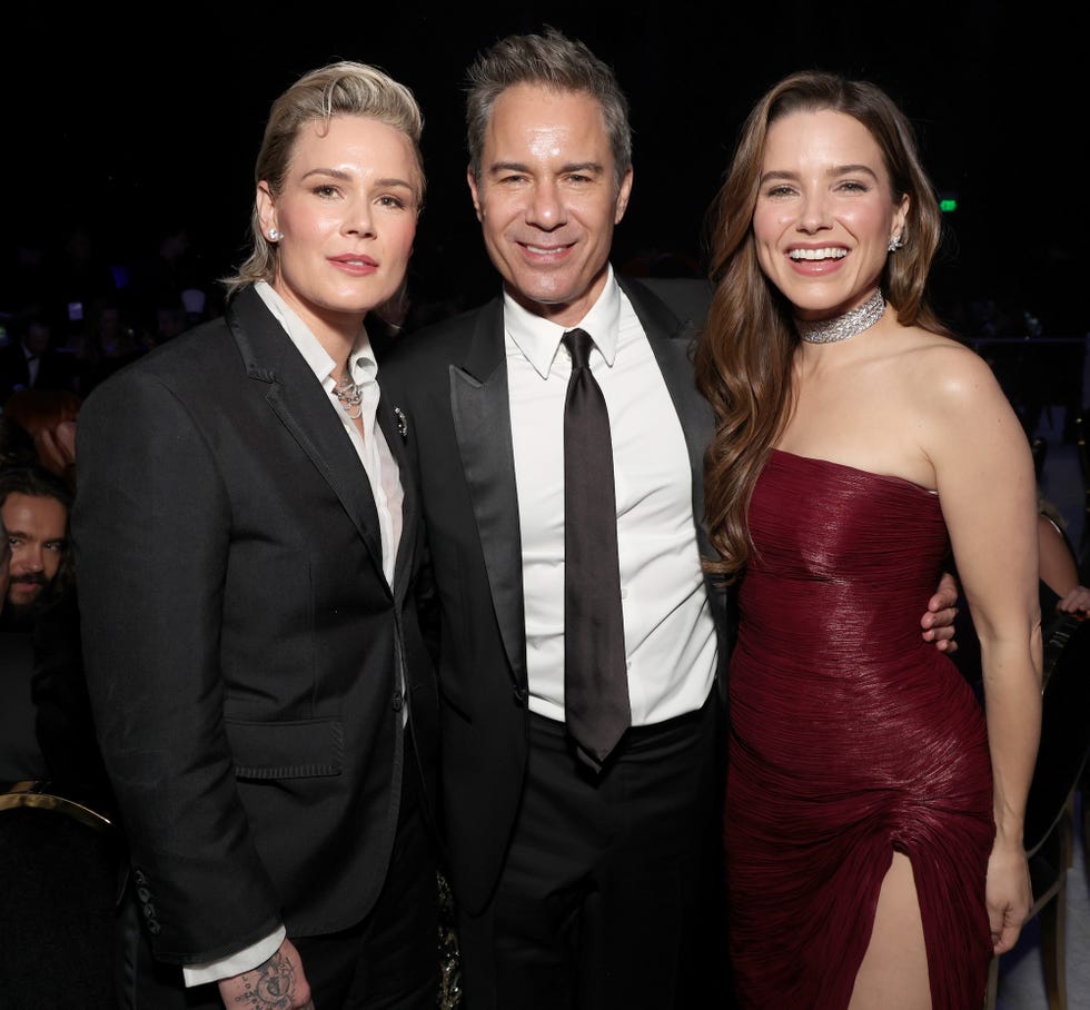 west hollywood, california march 10 exclusive coverage l r ashlyn harris, eric mccormack and sophia bush attend the elton john aids foundation's 32nd annual academy awards viewing party on march 10, 2024 in west hollywood, california photo by kevin mazurgetty images for elton john aids foundation