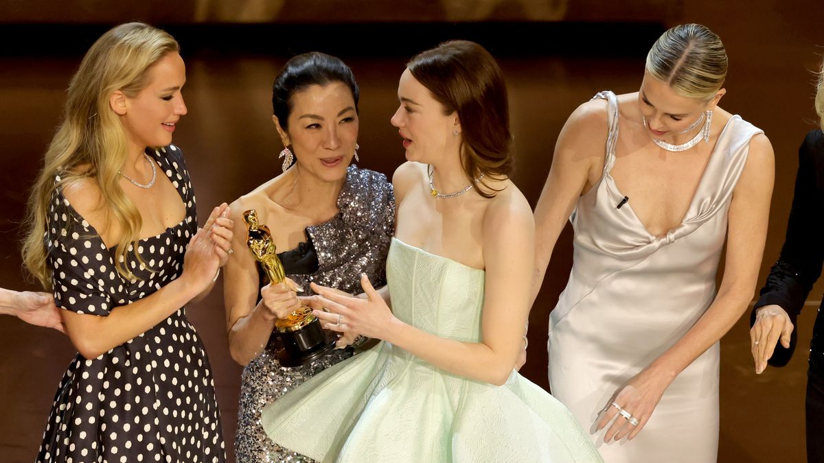preview for Best Oscar Dresses Of All Time