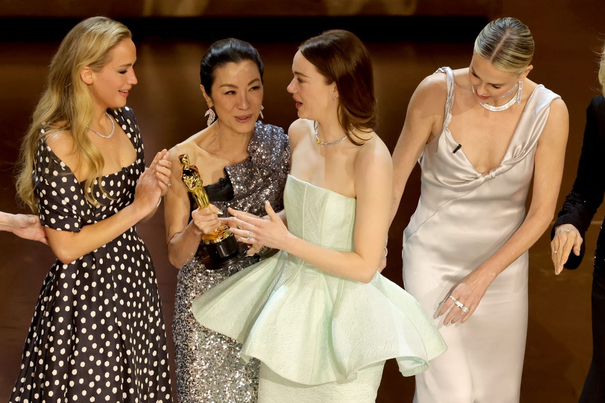 preview for Best Oscar Dresses Of All Time